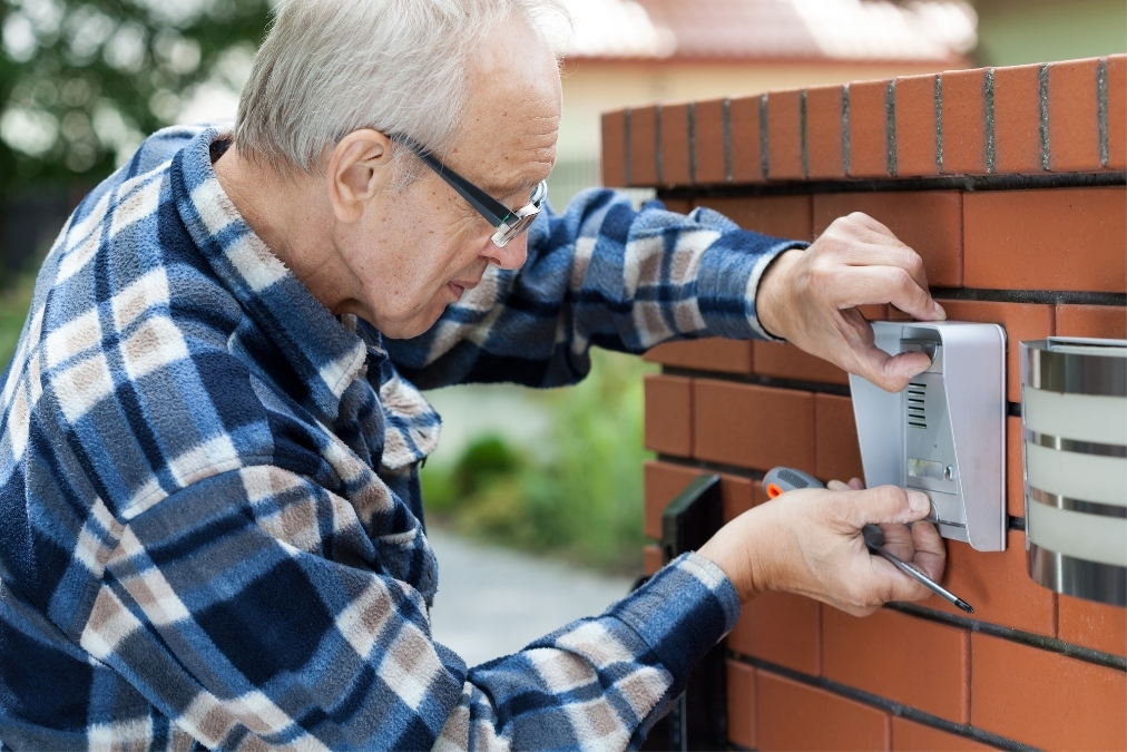 professional fixes gate intercom