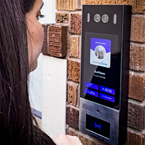 video intercom detects visitor face