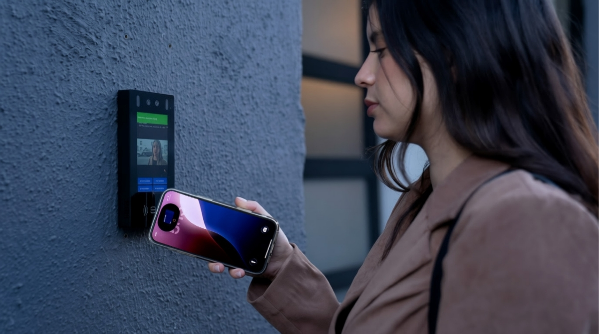 visitor presents mobile credential