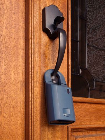 Best Key Lock Boxes Guide for Property Managers (2026): Picks, Policies, and When to Upgrade