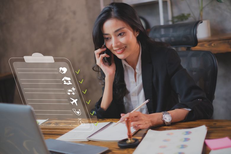 woman checking market differentiation and competitive advantage checklist