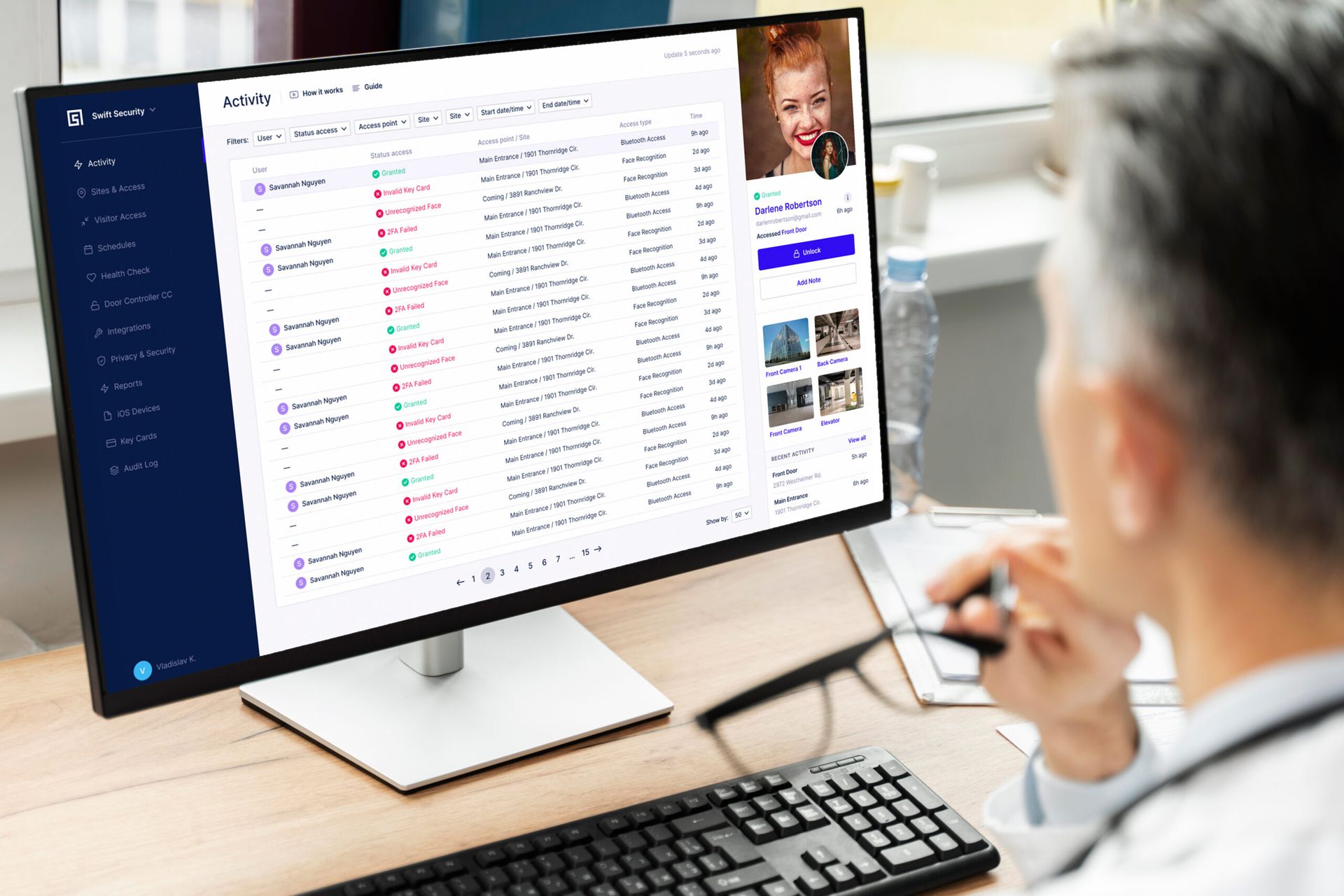 person using Swiftlane&#039;s cloud based dashboard