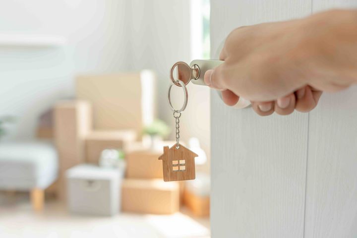 Discover the Worst Months to Rent an Apartment in 2023